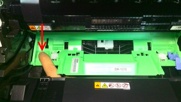 Установите флажок сброса счетчика Brother 1075 Установите флажок сброса счетчика Brother 1075.