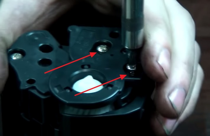 Откручиваем 2 винта