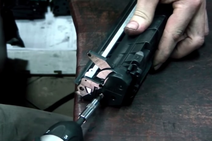 Откручиваем винт