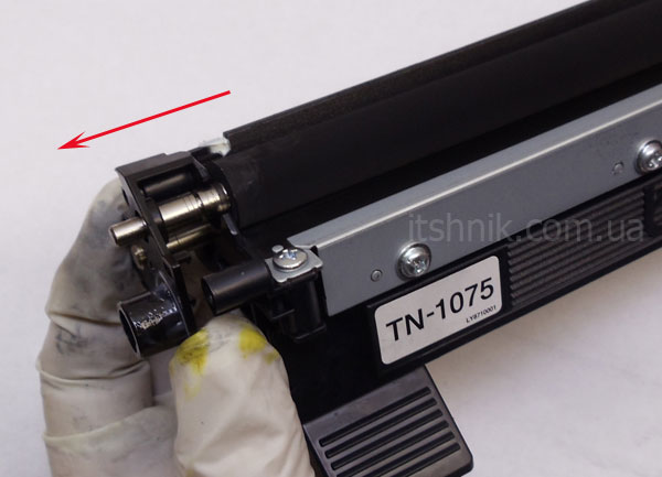 Снимаем основание шестерни