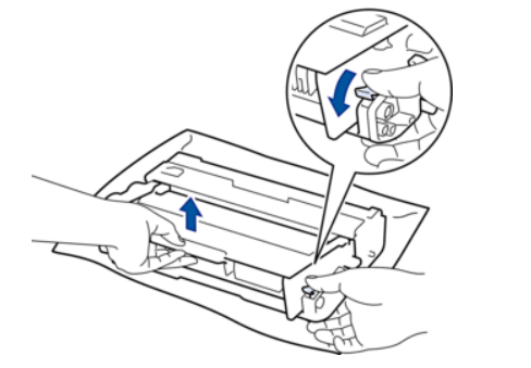 Удаление тонера из барабана изображения лазерного принтера Brother для замены