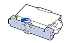 Распаковка нового картриджа для лазерного принтера Brother для замены