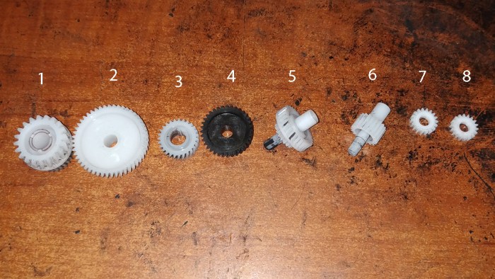 Шестерни в количестве 8 штук от КПП блока разработки Kyocera FS-1040