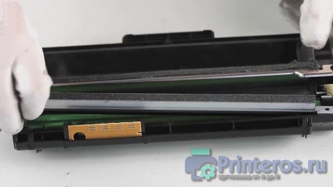 Снятие чистящего лезвия