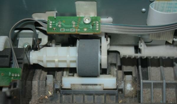 Принтер не захватывает бумагу — причины проблемы и способы ее решения