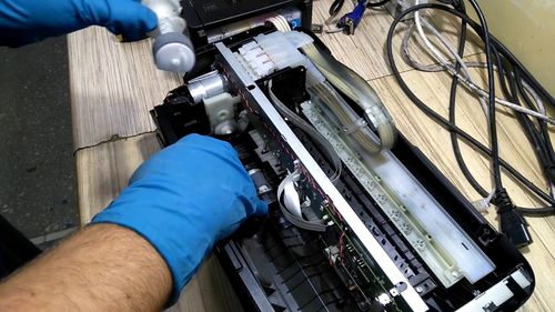 принтер не печатает с компьютера пишет нет бумаги а она есть что делать printer brother pishet zamenite toner 1 1