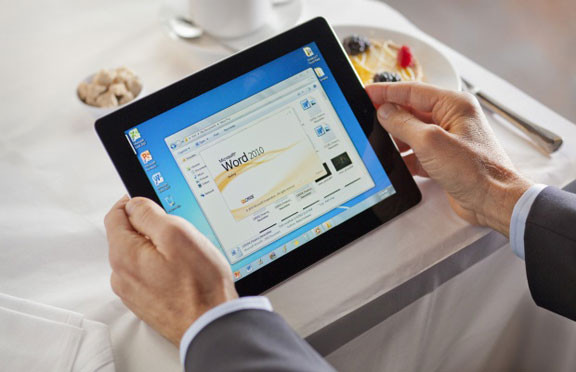 планшет в офисе