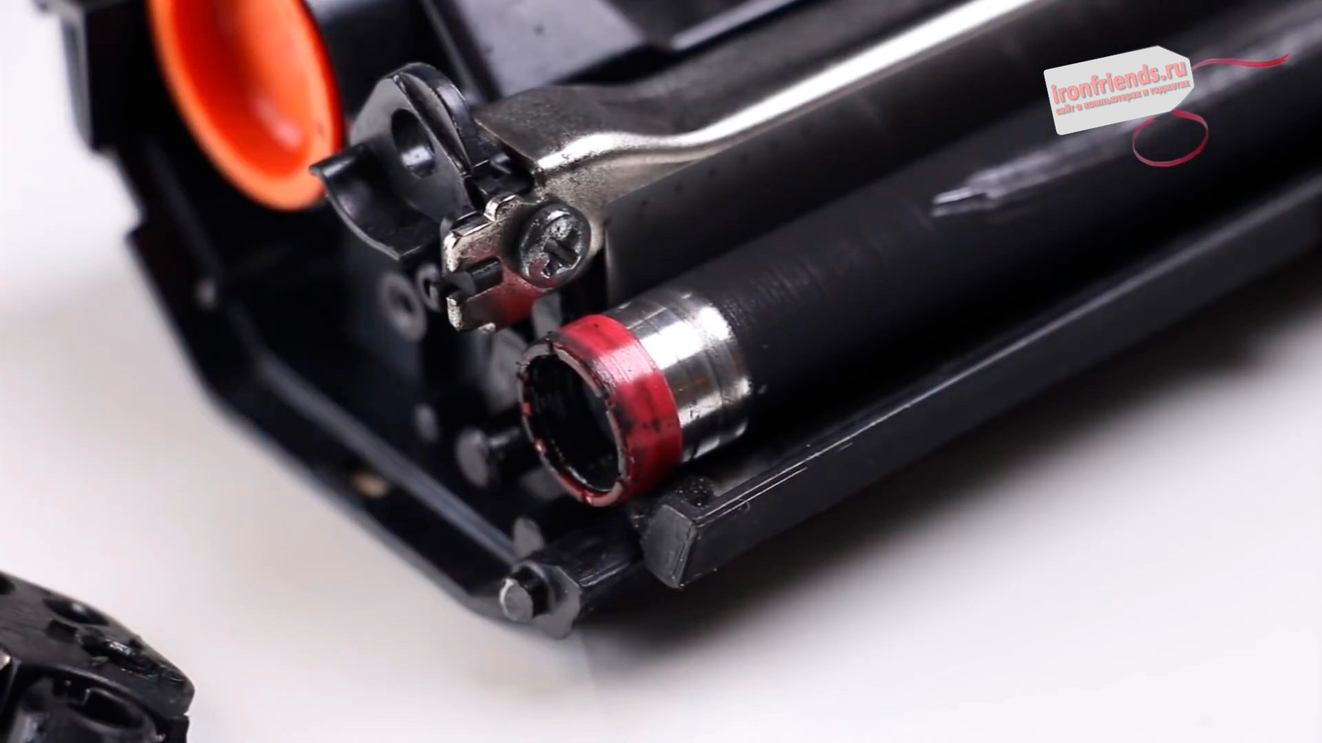 Разборка бункера с тонером