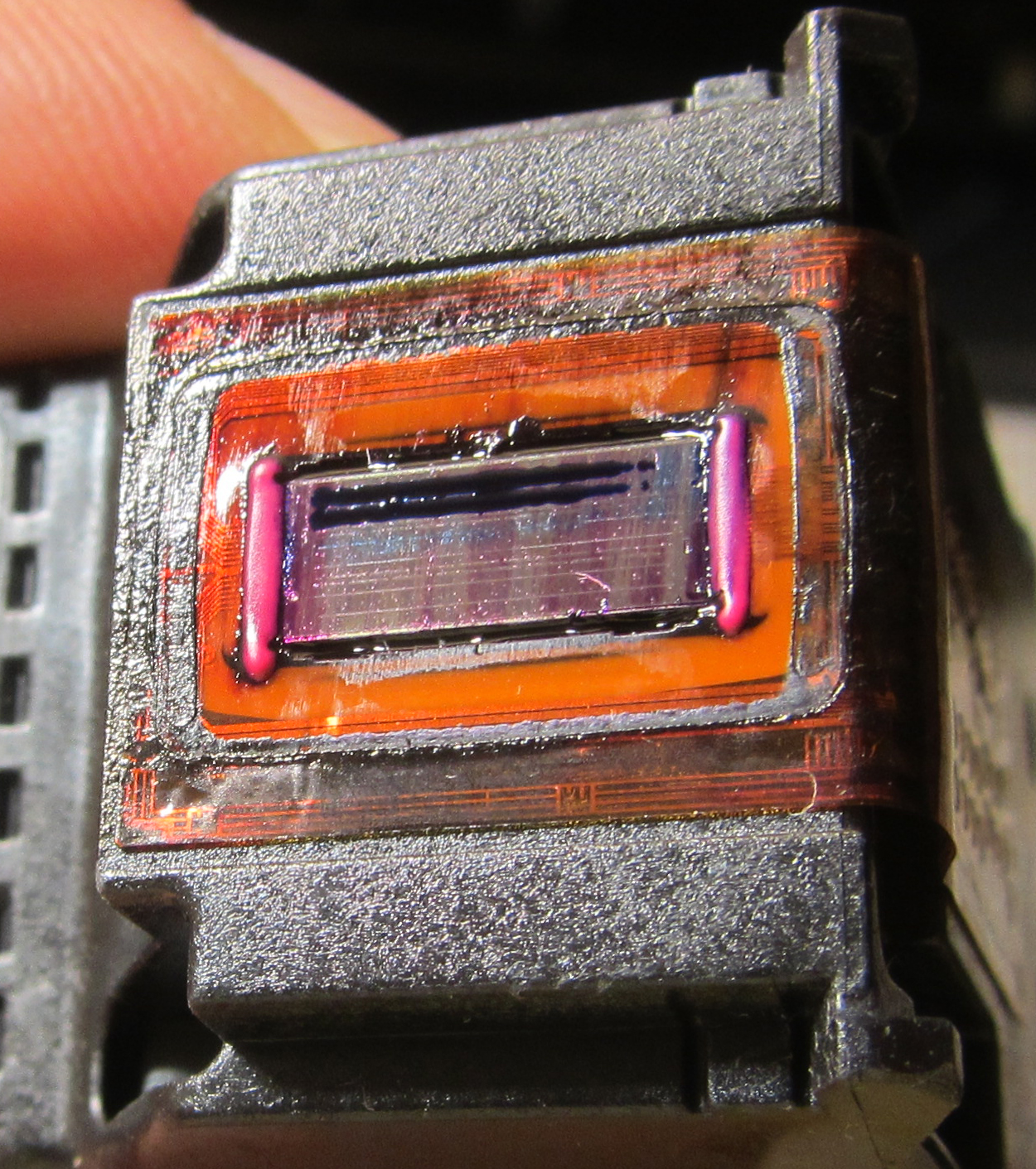 Почему принтер печатает красным, розовым цветом (Epson, Canon, HP)