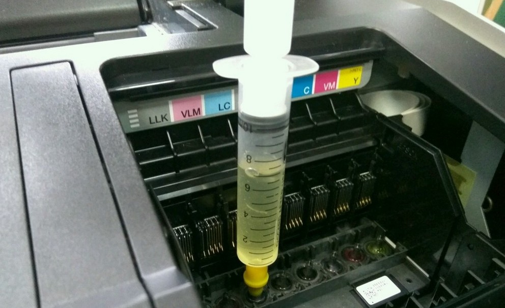 Как прочистить печатающую головку принтера через компьютер и вручную