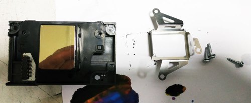 Печатающая головка Epson L800 - подготовка к мытью (фото №2)