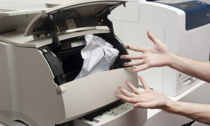 Застряла бумага в принтере: что делать и как вытащить листы из аппарата