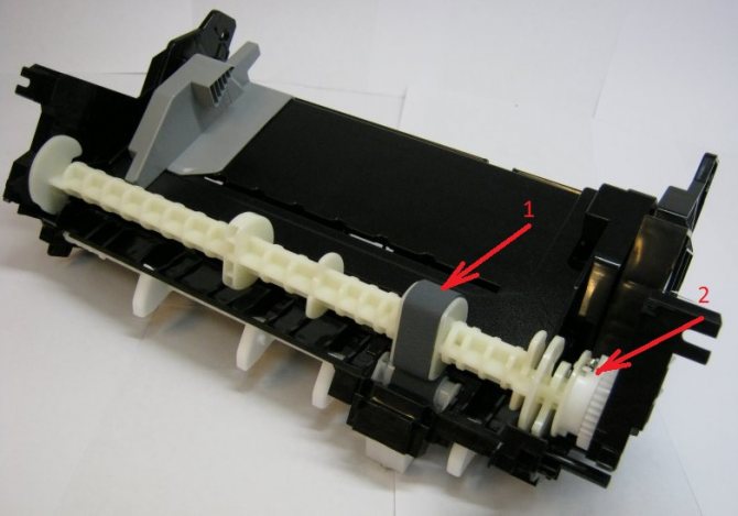 Ролик захвата бумаги и составная шестерня в лотке бумаги