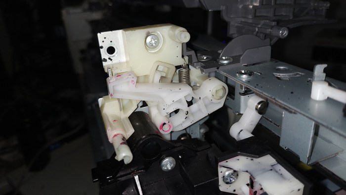 Механизм управления CD-лотком (фото № 4)