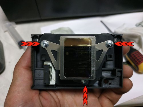 Печатающая головка Epson L800 - подготовка к промывке (фото №1)